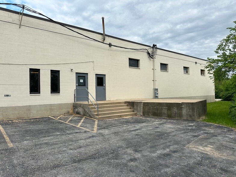 More Photos Of 305 Hankes Ave, Aurora Warehouse For Sale