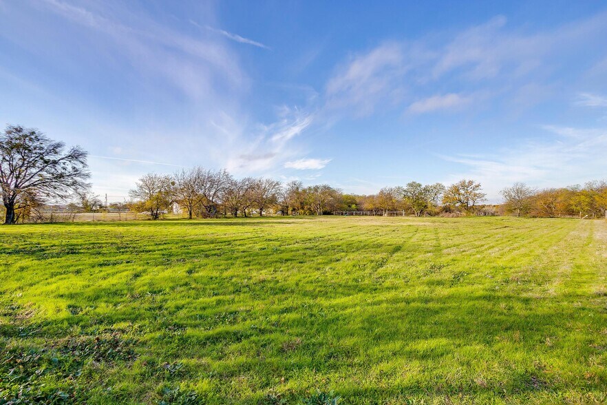 More Photos Of 1101 E Main St, Crowley Land For Sale