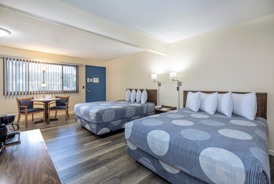 More Photos Of 6100 M-68 Hwy, Indian River Hotel For Sale