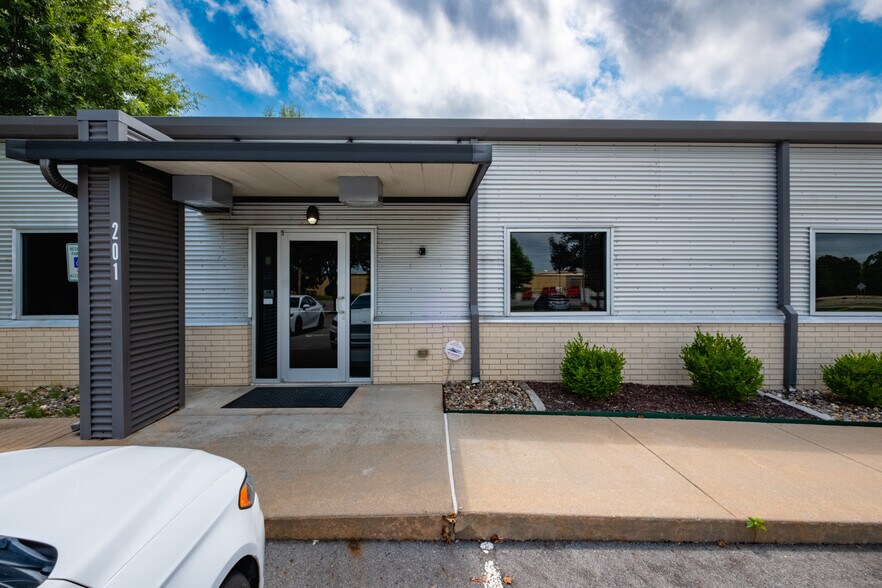 More Photos Of 201 Murphy Dr, Maumelle Research And Development For Lease