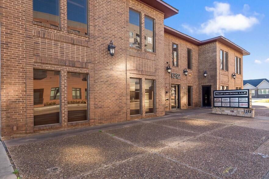 More Photos Of 1312 E 14th St, Plano Office For Lease