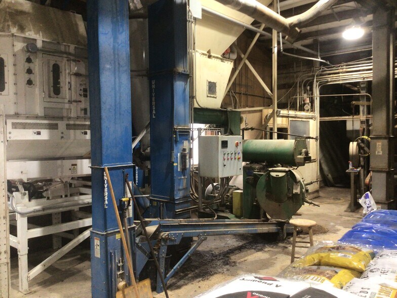 More Photos Of 130 E 11th St, Monticello Specialty For Sale