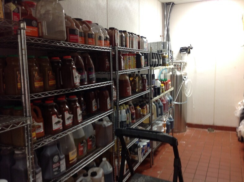 More Photos Of 74 Turnpike Sq, Milford Restaurant For Lease