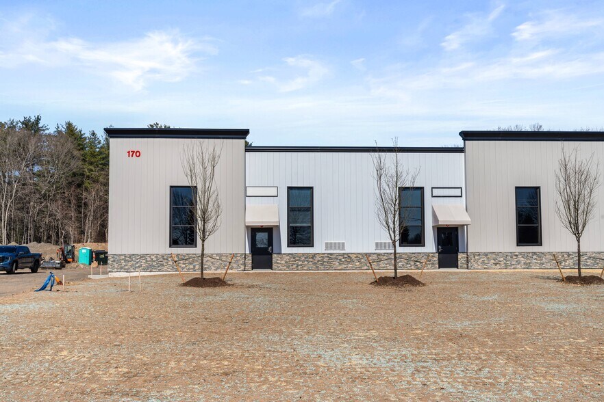 More Photos Of 170 Scott Swamp rd, Farmington Unknown For Lease