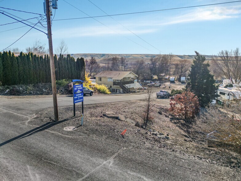 More Photos Of 50 NE Akin St, Dufur Self Storage For Sale