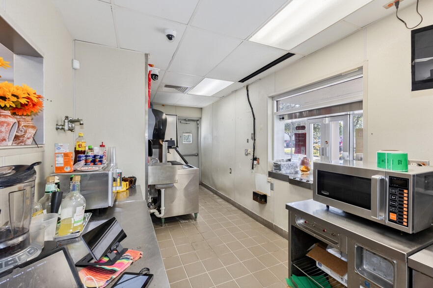 More Photos Of 8841 Commodity Cir, Orlando Fast Food For Lease