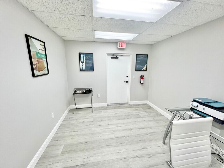 More Photos Of 2650 Bahia Vista St, Sarasota Medical For Sale