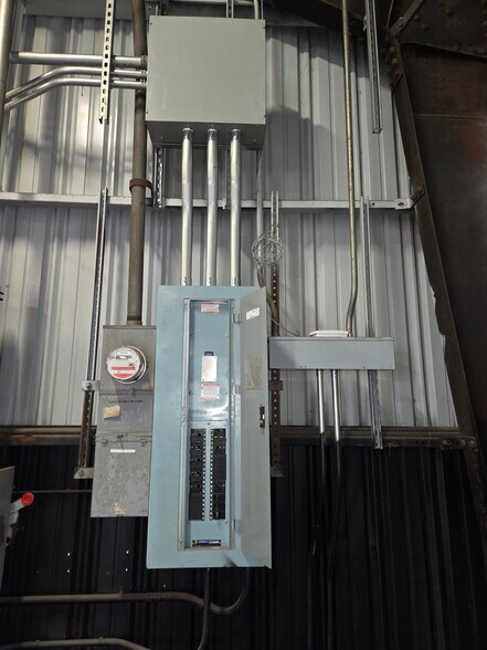 More Photos Of 141 Helman Ln, Cotati Warehouse For Lease