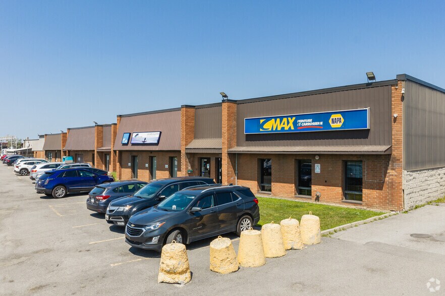 Primary Photo Of 2597-2635 Boul Le Corbusier, Laval Distribution For Lease