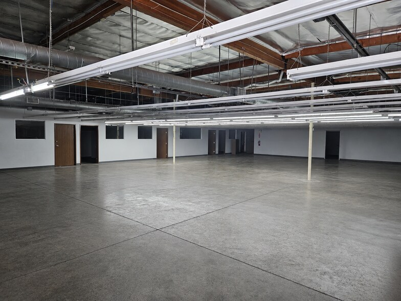More Photos Of 325-329 Mira Loma Ave, Glendale Manufacturing For Lease