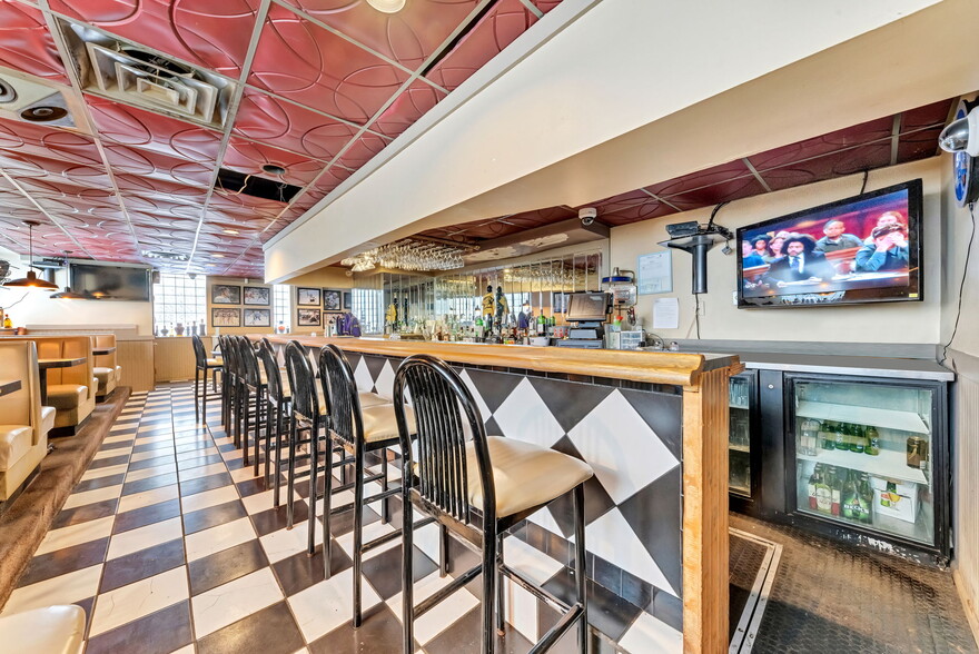 More Photos Of 628 Smithfield St, Pittsburgh Restaurant For Sale