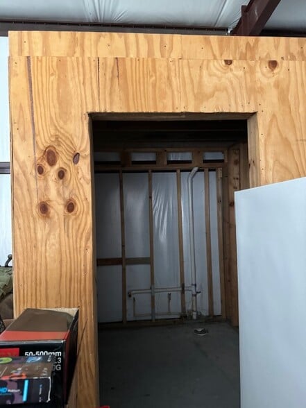 More Photos Of 705 Goldkist ave, Live Oak Warehouse For Sale