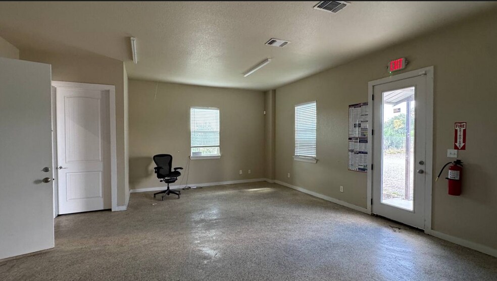 More Photos Of 7412-7420 Buttrum Way, New Braunfels Warehouse For Lease