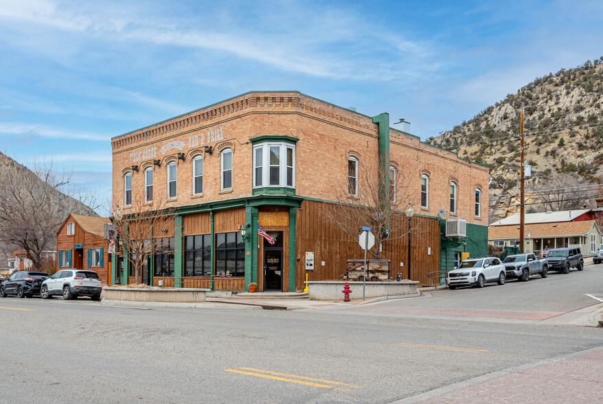 More Photos Of 502 Main Street, New Castle Hotel For Sale