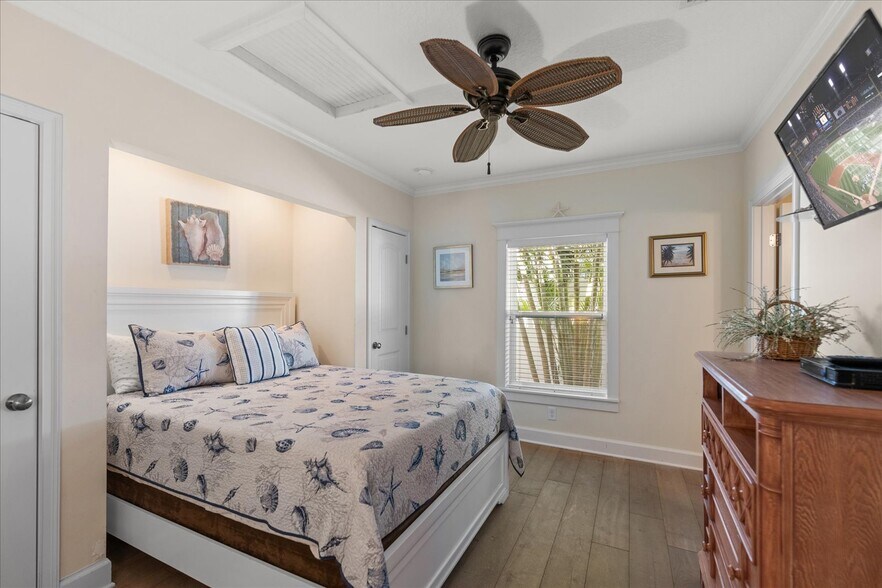 More Photos Of 413 Pine Ave, Anna Maria Flex For Sale