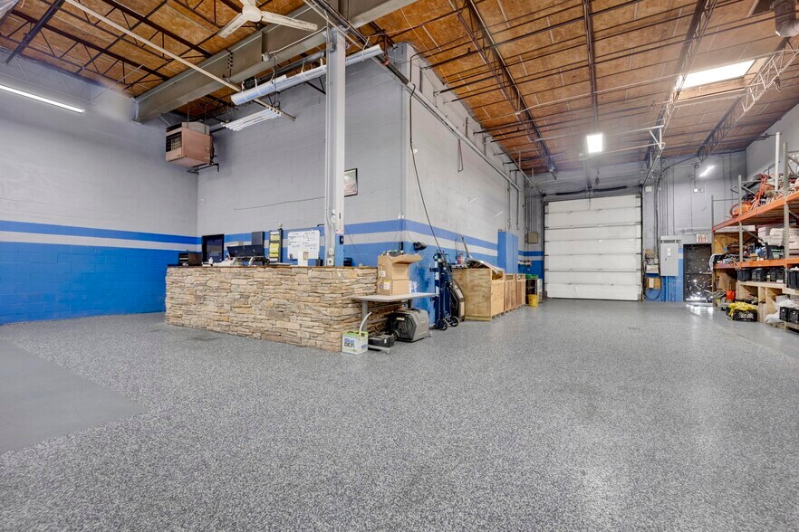 More Photos Of 764-768 Thomas Dr, Bensenville Manufacturing For Lease