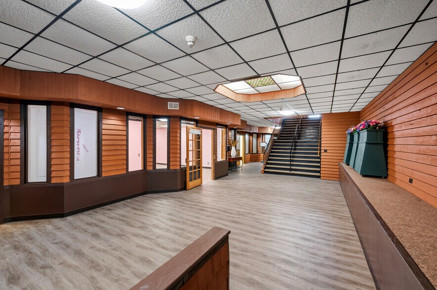 More Photos Of 162-170 W Main St, Whitewater Storefront Retail Residential For Sale