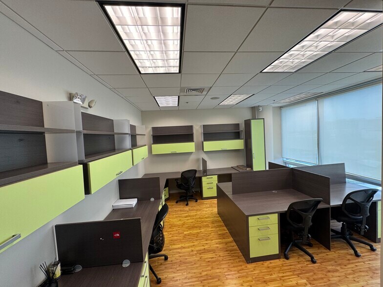 More Photos Of 20900 NE 30th Ave, Aventura Office Residential For Lease