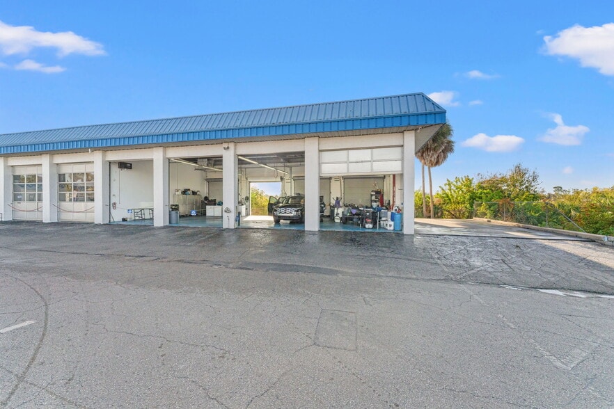 More Photos Of 1108 Commercial Way, Spring Hill Freestanding For Sale