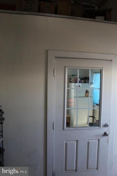 More Photos Of 706 N East St, Frederick Auto Repair For Lease