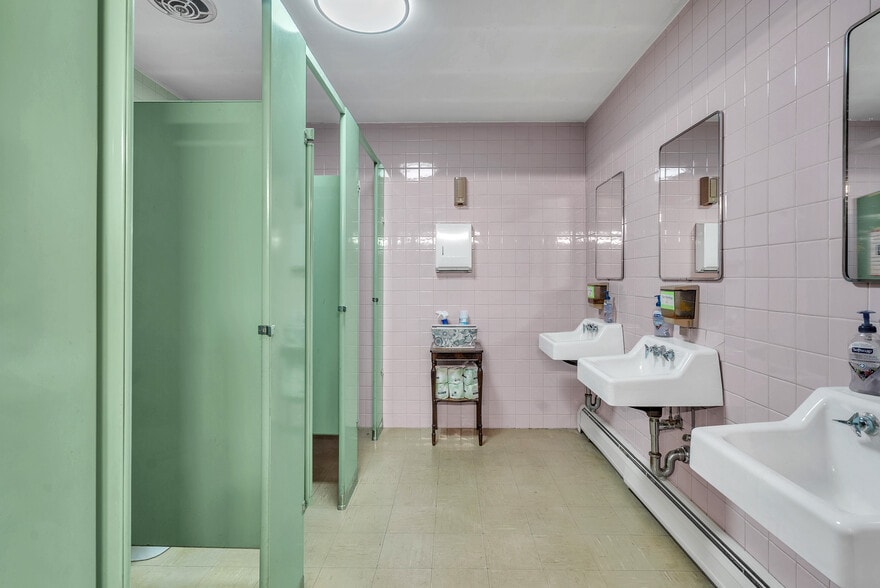 More Photos Of 2610 Bergenline Ave, Union City Health Club For Lease