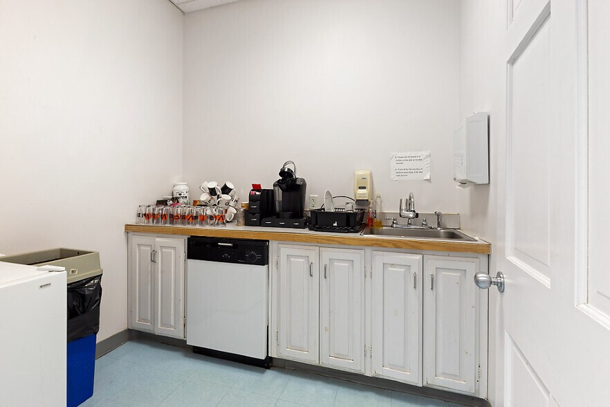 More Photos Of 4 Industrial Pky, Brunswick Manufacturing For Lease