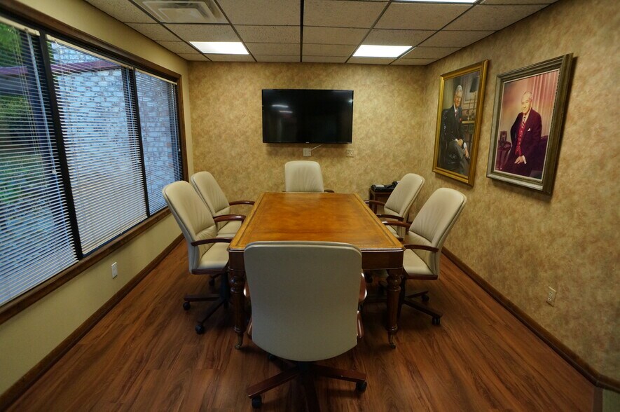 More Photos Of 1350 E Lake Lansing Rd, East Lansing Medical For Sale