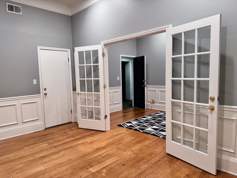 More Photos Of 407 Main St, Franklin Office For Lease