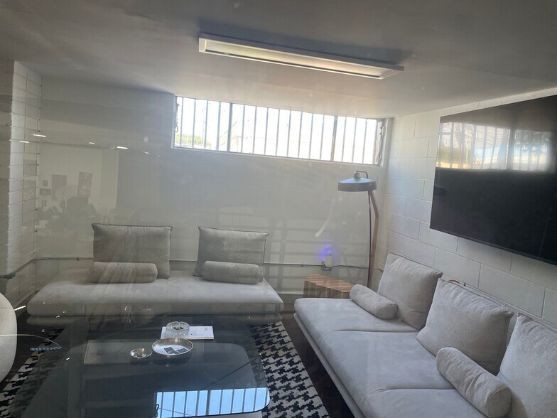 More Photos Of 1348 E 15th St, Los Angeles Warehouse For Lease