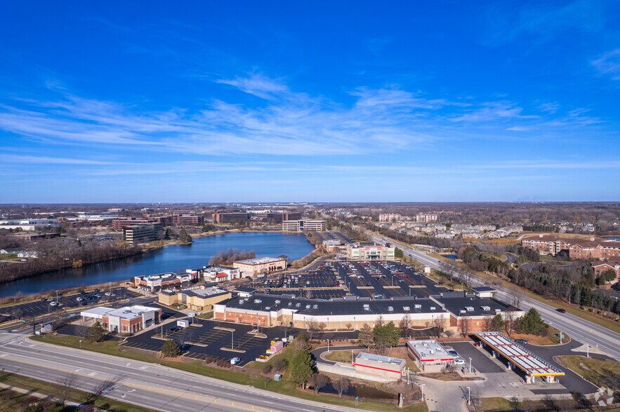 More Photos Of 930 Milwaukee Ave, Lincolnshire Unknown For Lease