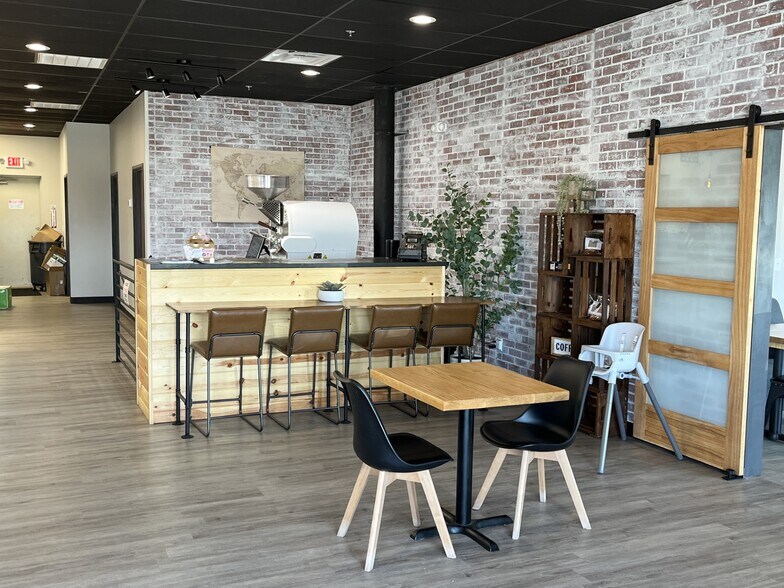 More Photos Of 18960 NE 23rd St, Harrah Freestanding For Lease