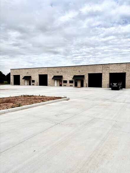 Primary Photo Of 1621 Morgan Rd, Yukon Specialty For Lease