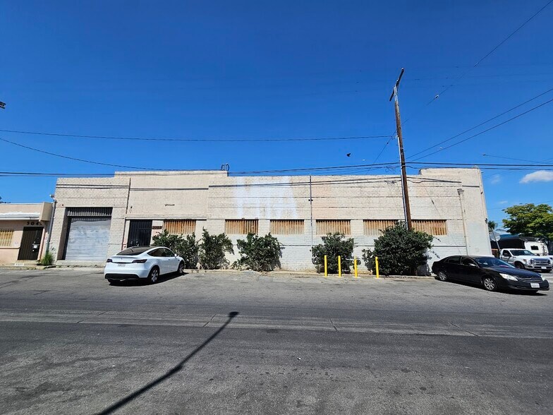 More Photos Of 3053 E 11th St, Los Angeles Industrial For Lease