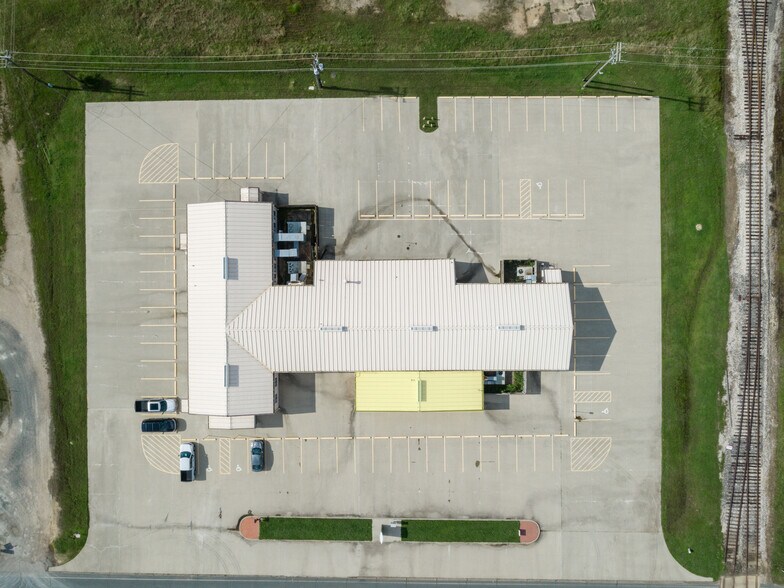 More Photos Of 228 Texas Ave, Hooks Office For Lease