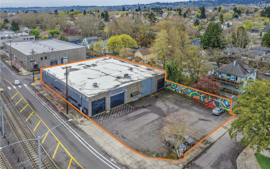 More Photos Of 3365 SE 17th Ave, Portland Warehouse For Lease
