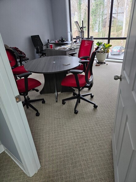 More Photos Of 1230 Johnson Ferry Rd, Marietta Office For Lease