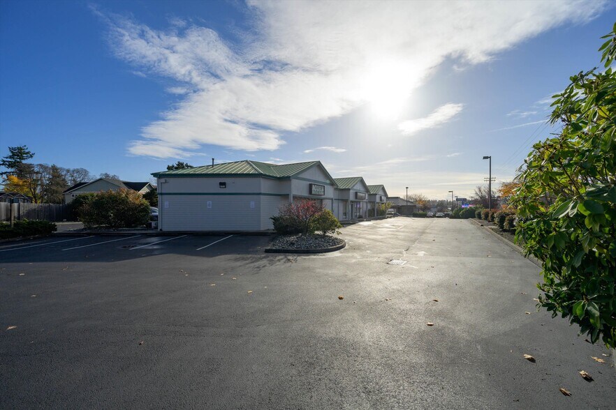 More Photos Of 230 Cabot Dr, Oak Harbor Office For Lease