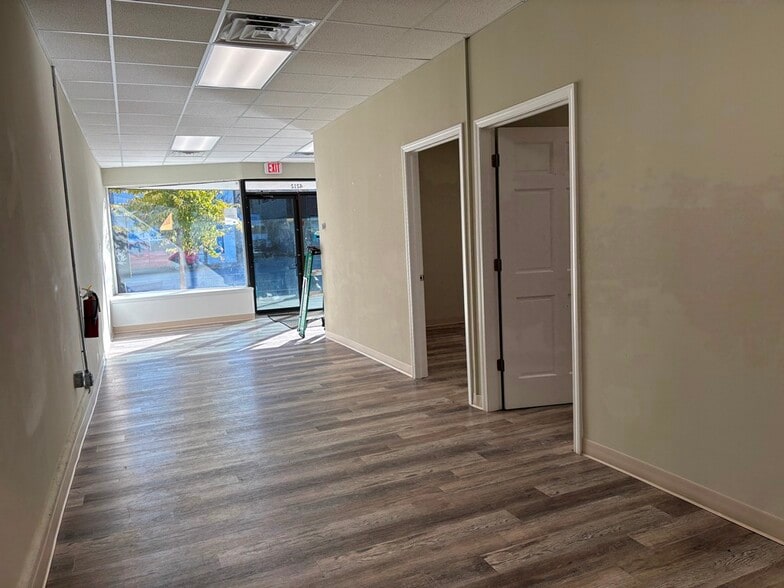 More Photos Of 4212 W Irving Park Rd, Chicago Office For Sale