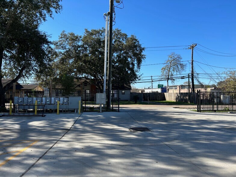 More Photos Of 12017 Carlsbad St, Houston Unknown For Lease