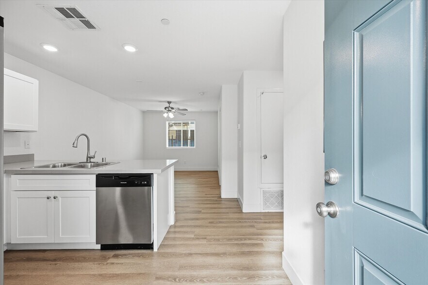 More Photos Of 1821 Santa Paula Dr, Las Vegas Apartments For Sale