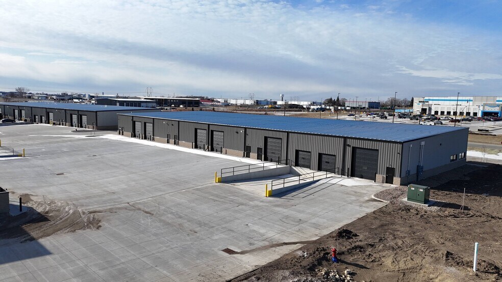 More Photos Of 2151 Shiloh Rose Pkwy SW, Bondurant Flex For Lease