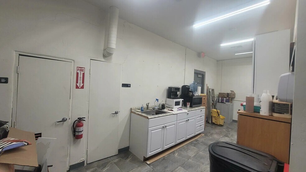 More Photos Of 409-413 N Main St, Eloy General Retail For Sale