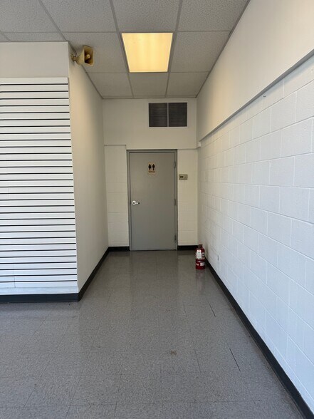 More Photos Of 2779 W Central Ave, Toledo Auto Repair For Lease