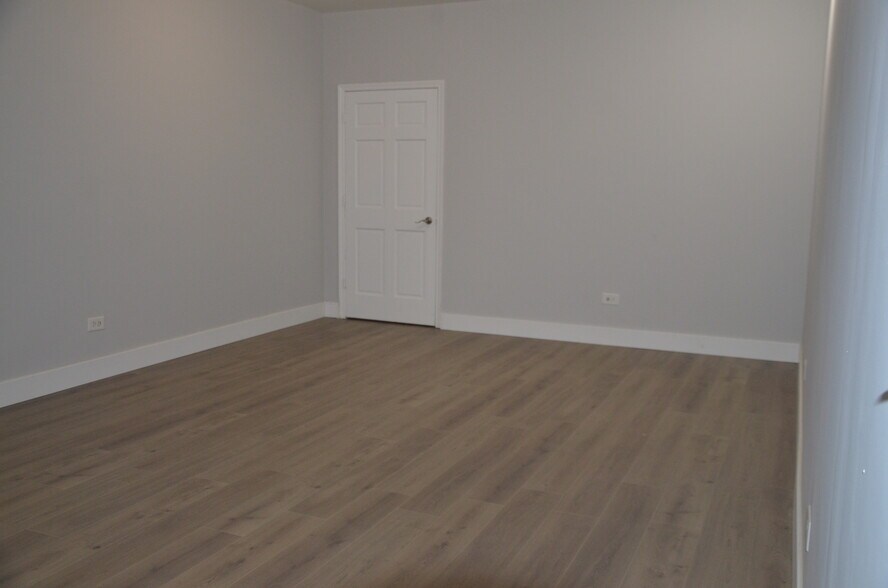 More Photos Of 510 Collins St, Joliet Unknown For Lease