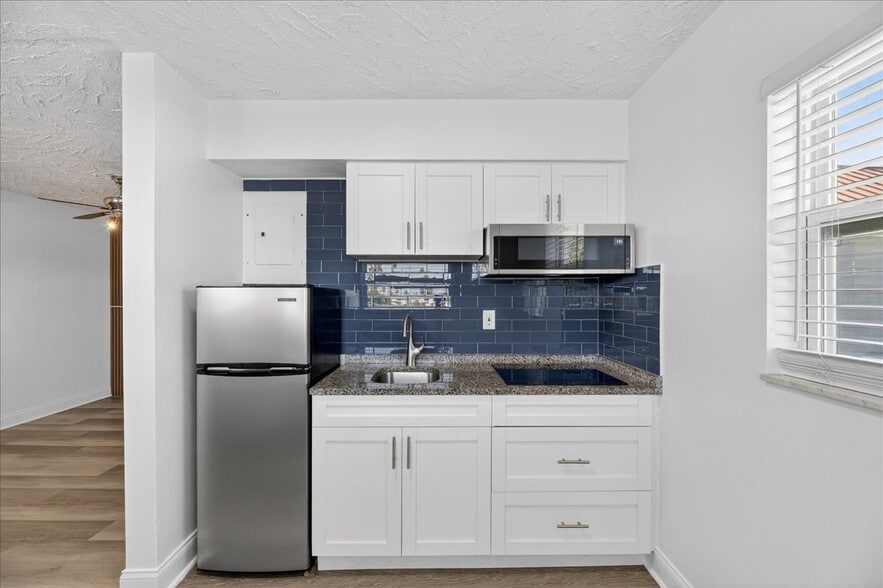 More Photos Of 520 73rd Ave, Saint Petersburg Hotel For Sale