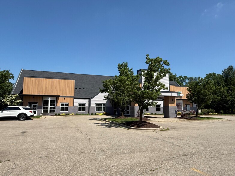 More Photos Of 6735 Cascade Rd SE, Grand Rapids Medical For Lease