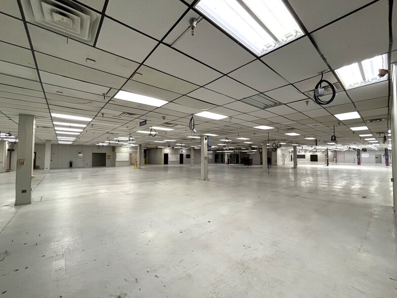 More Photos Of 2210 Paramont Ave, Chesapeake Manufacturing For Sale