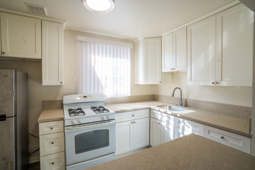 More Photos Of 242 E Del Amo Blvd, Long Beach Multifamily For Sale