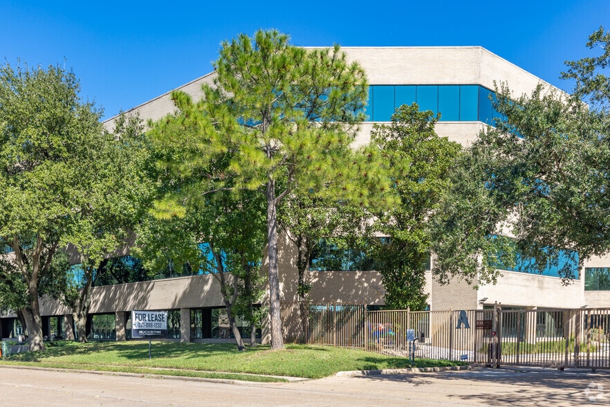More Photos Of 5700 NW Central Dr, Houston Office For Lease