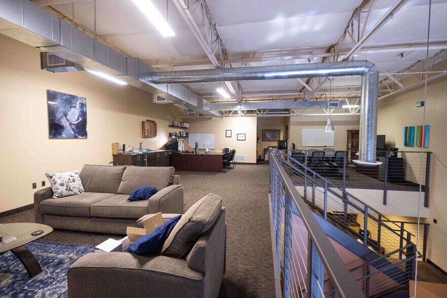 More Photos Of 2222 W Parkside Ln, Phoenix Light Manufacturing For Sale